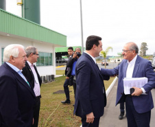 Lapa, 30 de junho de 2023 - O governador Carlos Massa Ratinho Jr., o vice-presidente Geraldo Alckimin e o presidemte do Grupo Potencial, Arnoldo Hammerschimidt lançam a pedra fundamental da esmagadora de soja para produção de biodiesel.
