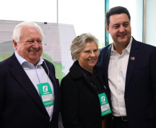 Lapa, 30 de junho de 2023 - O governador Carlos Massa Ratinho Jr., o vice-presidente Geraldo Alckimin e o presidemte do Grupo Potencial, Arnoldo Hammerschimidt lançam a pedra fundamental da esmagadora de soja para produção de biodiesel.