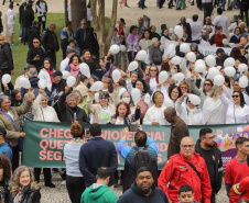 Curitiba, 22 de julho de 2023 - Dentro da programação da Campanha Paraná Unido no Combate ao Feminicídio, promovido pelo Governo do Estado, aconteceu caminhada pela Rua XV de Novembro, centro de Curitiba, com a participação da modelo Luiza Brunet.