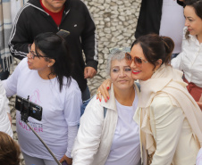 Curitiba, 22 de julho de 2023 - Dentro da programação da Campanha Paraná Unido no Combate ao Feminicídio, promovido pelo Governo do Estado, aconteceu caminhada pela Rua XV de Novembro, centro de Curitiba, com a participação da modelo Luiza Brunet.
