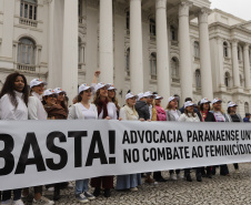 Curitiba, 22 de julho de 2023 - Dentro da programação da Campanha Paraná Unido no Combate ao Feminicídio, promovido pelo Governo do Estado, aconteceu caminhada pela Rua XV de Novembro, centro de Curitiba, com a participação da modelo Luiza Brunet.