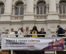 Curitiba, 22 de julho de 2023 - Dentro da programação da Campanha Paraná Unido no Combate ao Feminicídio, promovido pelo Governo do Estado, aconteceu caminhada pela Rua XV de Novembro, centro de Curitiba, com a participação da modelo Luiza Brunet.