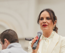 Curitiba, 22 de julho de 2023 - Dentro da programação da Campanha Paraná Unido no Combate ao Feminicídio, promovido pelo Governo do Estado, aconteceu caminhada pela Rua XV de Novembro, centro de Curitiba, com a participação da modelo Luiza Brunet.