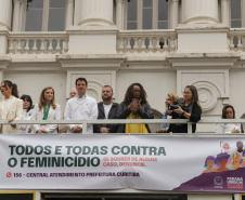 Curitiba, 22 de julho de 2023 - Dentro da programação da Campanha Paraná Unido no Combate ao Feminicídio, promovido pelo Governo do Estado, aconteceu caminhada pela Rua XV de Novembro, centro de Curitiba, com a participação da modelo Luiza Brunet.