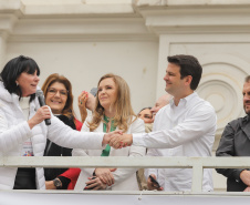 Curitiba, 22 de julho de 2023 - Dentro da programação da Campanha Paraná Unido no Combate ao Feminicídio, promovido pelo Governo do Estado, aconteceu caminhada pela Rua XV de Novembro, centro de Curitiba, com a participação da modelo Luiza Brunet.