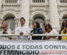 Curitiba, 22 de julho de 2023 - Dentro da programação da Campanha Paraná Unido no Combate ao Feminicídio, promovido pelo Governo do Estado, aconteceu caminhada pela Rua XV de Novembro, centro de Curitiba, com a participação da modelo Luiza Brunet.