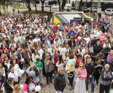 Curitiba, 22 de julho de 2023 - Dentro da programação da Campanha Paraná Unido no Combate ao Feminicídio, promovido pelo Governo do Estado, aconteceu caminhada pela Rua XV de Novembro, centro de Curitiba, com a participação da modelo Luiza Brunet.