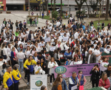 Curitiba, 22 de julho de 2023 - Dentro da programação da Campanha Paraná Unido no Combate ao Feminicídio, promovido pelo Governo do Estado, aconteceu caminhada pela Rua XV de Novembro, centro de Curitiba, com a participação da modelo Luiza Brunet.