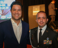 O governador em exercício Darci Piana participou nesta segunda (24) no Museu Oscar Niemeyer, em Curitiba, da formatura de 35 oficiais da Polícia Militar e do Corpo de Bombeiros no Curso Superior de Polícia