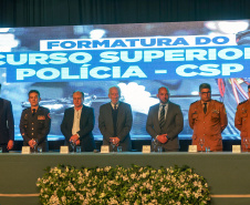 O governador em exercício Darci Piana participou nesta segunda (24) no Museu Oscar Niemeyer, em Curitiba, da formatura de 35 oficiais da Polícia Militar e do Corpo de Bombeiros no Curso Superior de Polícia