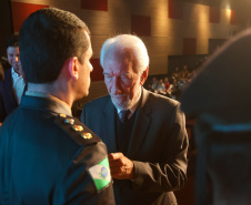 O governador em exercício Darci Piana participou nesta segunda (24) no Museu Oscar Niemeyer, em Curitiba, da formatura de 35 oficiais da Polícia Militar e do Corpo de Bombeiros no Curso Superior de Polícia