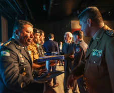 O governador em exercício Darci Piana participou nesta segunda (24) no Museu Oscar Niemeyer, em Curitiba, da formatura de 35 oficiais da Polícia Militar e do Corpo de Bombeiros no Curso Superior de Polícia