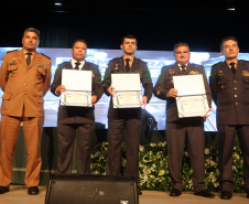 O governador em exercício Darci Piana participou nesta segunda (24) no Museu Oscar Niemeyer, em Curitiba, da formatura de 35 oficiais da Polícia Militar e do Corpo de Bombeiros no Curso Superior de Polícia