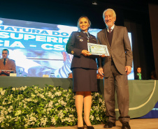 O governador em exercício Darci Piana participou nesta segunda (24) no Museu Oscar Niemeyer, em Curitiba, da formatura de 35 oficiais da Polícia Militar e do Corpo de Bombeiros no Curso Superior de Polícia