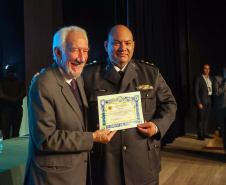 O governador em exercício Darci Piana participou nesta segunda (24) no Museu Oscar Niemeyer, em Curitiba, da formatura de 35 oficiais da Polícia Militar e do Corpo de Bombeiros no Curso Superior de Polícia