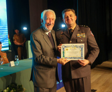 O governador em exercício Darci Piana participou nesta segunda (24) no Museu Oscar Niemeyer, em Curitiba, da formatura de 35 oficiais da Polícia Militar e do Corpo de Bombeiros no Curso Superior de Polícia