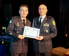 O governador em exercício Darci Piana participou nesta segunda (24) no Museu Oscar Niemeyer, em Curitiba, da formatura de 35 oficiais da Polícia Militar e do Corpo de Bombeiros no Curso Superior de Polícia