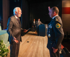 O governador em exercício Darci Piana participou nesta segunda (24) no Museu Oscar Niemeyer, em Curitiba, da formatura de 35 oficiais da Polícia Militar e do Corpo de Bombeiros no Curso Superior de Polícia