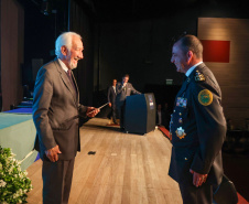 O governador em exercício Darci Piana participou nesta segunda (24) no Museu Oscar Niemeyer, em Curitiba, da formatura de 35 oficiais da Polícia Militar e do Corpo de Bombeiros no Curso Superior de Polícia