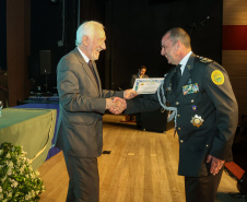 O governador em exercício Darci Piana participou nesta segunda (24) no Museu Oscar Niemeyer, em Curitiba, da formatura de 35 oficiais da Polícia Militar e do Corpo de Bombeiros no Curso Superior de Polícia