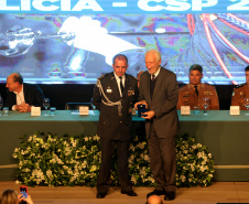 O governador em exercício Darci Piana participou nesta segunda (24) no Museu Oscar Niemeyer, em Curitiba, da formatura de 35 oficiais da Polícia Militar e do Corpo de Bombeiros no Curso Superior de Polícia