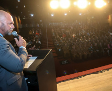 O governador em exercício Darci Piana participou nesta segunda (24) no Museu Oscar Niemeyer, em Curitiba, da formatura de 35 oficiais da Polícia Militar e do Corpo de Bombeiros no Curso Superior de Polícia