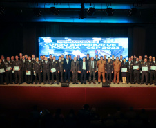 O governador em exercício Darci Piana participou nesta segunda (24) no Museu Oscar Niemeyer, em Curitiba, da formatura de 35 oficiais da Polícia Militar e do Corpo de Bombeiros no Curso Superior de Polícia