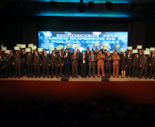 O governador em exercício Darci Piana participou nesta segunda (24) no Museu Oscar Niemeyer, em Curitiba, da formatura de 35 oficiais da Polícia Militar e do Corpo de Bombeiros no Curso Superior de Polícia