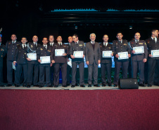 O governador em exercício Darci Piana participou nesta segunda (24) no Museu Oscar Niemeyer, em Curitiba, da formatura de 35 oficiais da Polícia Militar e do Corpo de Bombeiros no Curso Superior de Polícia