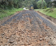 Contrato de R$ 16,8 mi para conservar estradas rurais de Mallet, Lapa e São Mateus do Sul 