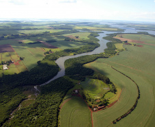  A superfície da água do Rio Iguaçu ultrapassou os 98 mil hectares de extensão em 2022, maior volume observado nos últimos 12 anos.