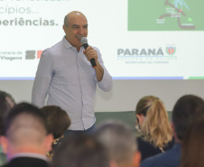 Os estados do Paraná e de São Paulo, por meio de seus secretários de Turismo, Marcio Nunes e Roberto Lucena, assinaram nesta quarta-feira (26/7) protocolo de Intenções para o fomento e promoção da Área Especial de Interesse Turístico Angra Doce, no conjunto formado pelo reservatório da Usina Hidrelétrica de Chavantes e seu entorno, abrangendo os municípios de Ribeirão Claro, Carlópolis, Siqueira Campos, Jacarezinho e Salto do Itararé (PR) e de Chavantes, Ourinhos, Canitar, Ipaussu, Timburi, Piraju, Fartura,