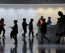 Museu Oscar Niemeyer realiza edição extra do “Uma Noite no MON”