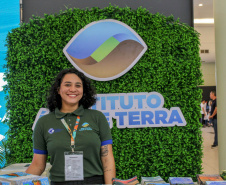  A engenheira Florestal Vitória Fonseca, de 25 anos, trocou o Amapá por uma experiência profissional no Instituto Água e Terra (IAT).