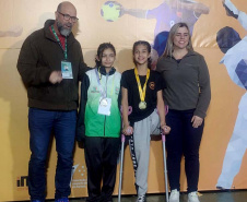 A atleta Eduarda Goes Guardiano, a Duda, de 12 anos, foi campeã dos Jogos Escolares do Paraná (JEPs), na modalidade Wrestling - categoria feminino até 39 kg, no último final de semana, em Maringá.