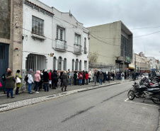 Mutirão na Agência do Trabalhador Central de Curitiba encaminhou mais 600 pessoas para vagas de emprego na área da saúde.