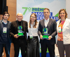 Presidente da Sanepar e vice-prefeito de São José dos Pinhais, com a presidente do Trata Brasil, Luana Pretto, a gerente do Processo Água da Sanepar, Juliana Pilotto, e o engenheiro da Sanepar, Marcelo Depexe