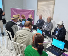 Celepar leva cursos de inclusão digital de idosos para mais sete cidades em agosto