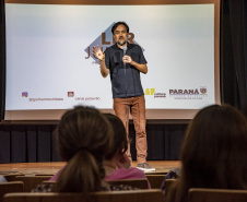 Homenagem à Rita Lee e fotos de Claudia Adujar no MUPA são destaques da programação