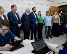 Governo inaugura última escola paralisada pela Operação Quadro Negro, em Campo Largo