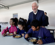 Governo inaugura última escola paralisada pela Operação Quadro Negro, em Campo Largo