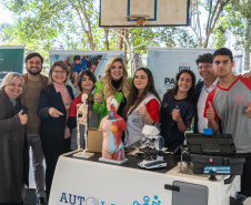 Governo do Paraná entrega primeira unidade dos novos laboratórios didáticos móveis para uso nas aulas da rede estadual