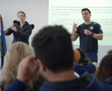 PCPR ministra palestra para 58 alunos surdos em escola na Capital
