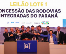 O leilão foi realizado nesta sexta-feira (25) na Bolsa de Valores, em São Paulo, e contou com a participação do governador Carlos Massa Ratinho Junior 
