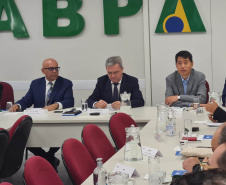 Paraná apresenta potencial produtivo e estrutura de defesa agropecuária e a autoridades chinesas 