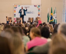 Educação reúne 800 educadores em encontro de formação continuada em Foz do Iguaçu