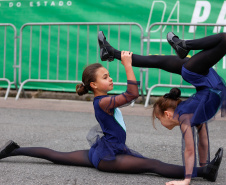 Milhares de pessoas participam do desfile de 7 de setembro em Curitiba