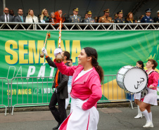 Milhares de pessoas participam do desfile de 7 de setembro em Curitiba