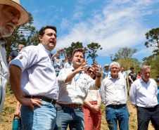 Governador da início à ação Mil Fontes, que vai proteger 1000 nascentes de água até o Dia da Árvore.