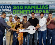 Governador Carlos Massa Ratinho Jr inaugura 240 apartamentos, dos quais 166 receberam subsídio do Governo do Estado, totalizando R$ 2,5 milhões de investimento.